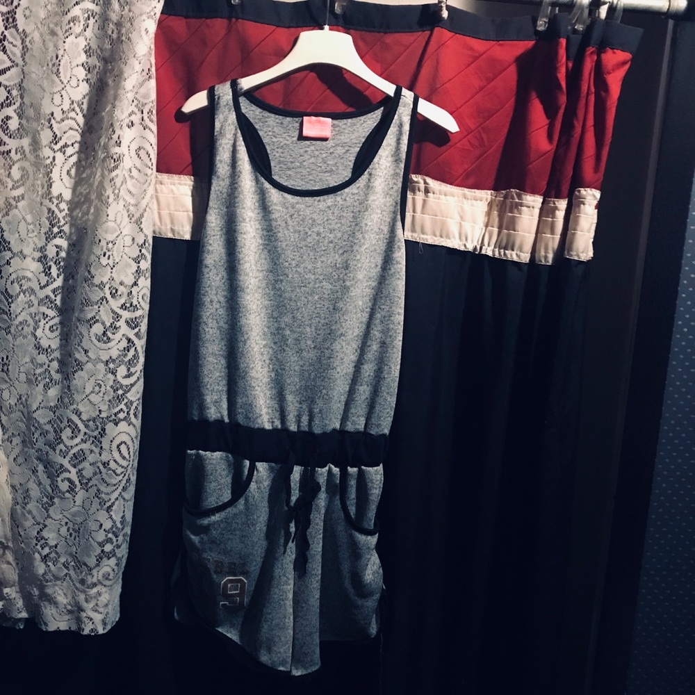 Jumper - Picture 2 of 5
